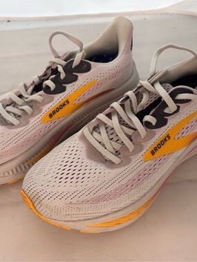 Brooks Women’s Ghost 17 Running Shoes — Yellow and Pink Accents 7.5